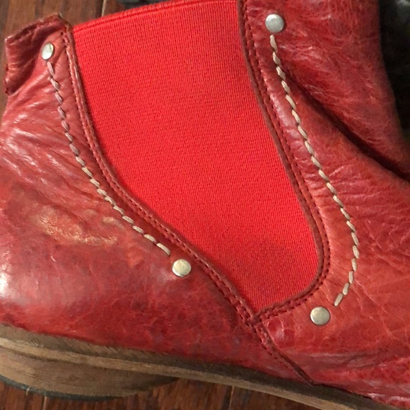 BNWOT red distressed Prophecy ‘Our Secret’ red leather ankle boot - Picture 7 of 13